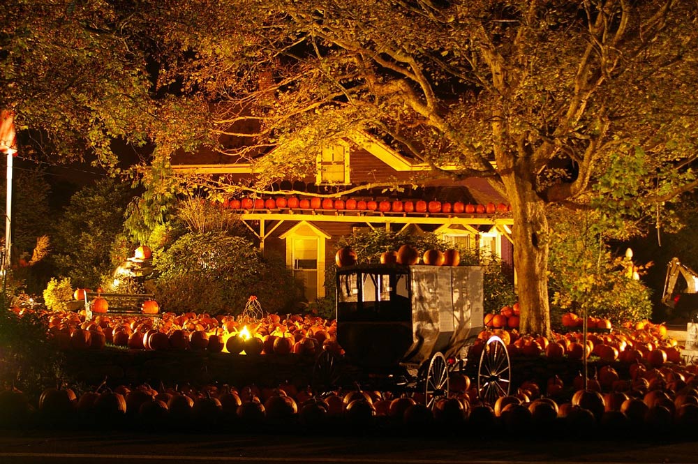 House decorated for Halloween